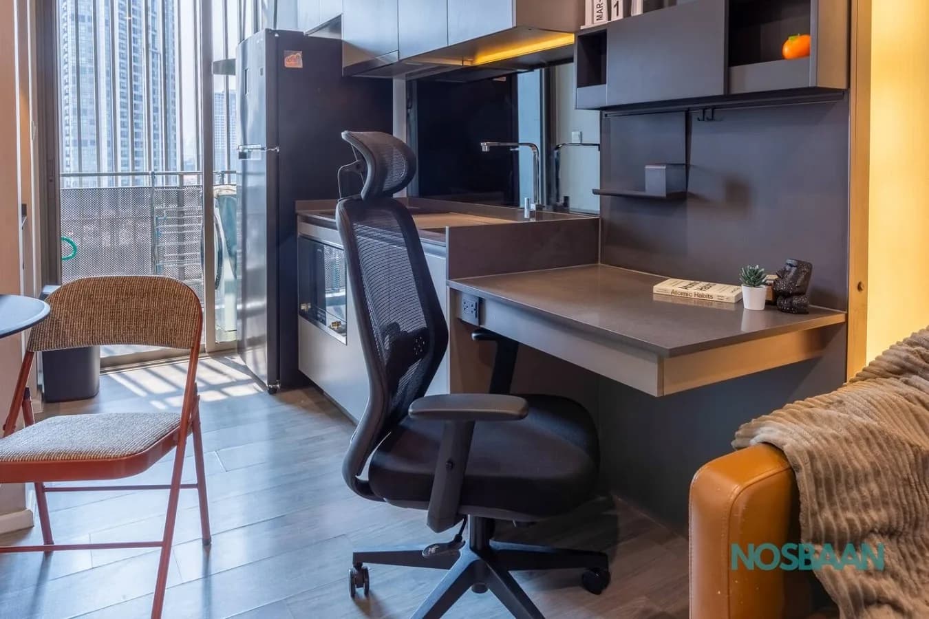 The Room Sukhumvit 69 · 600 Mbps & 2 Min to BTS — photograph 2
