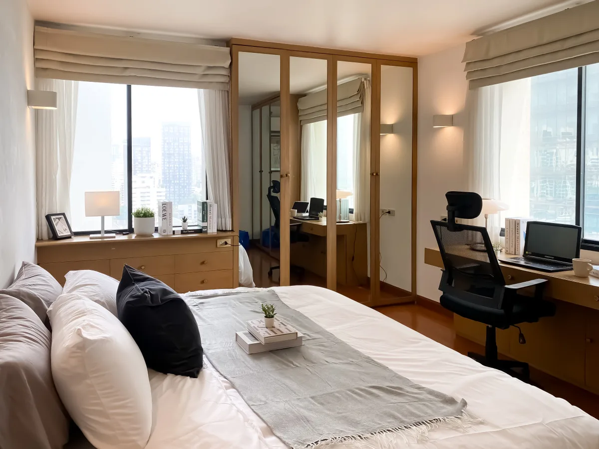 Las Colinas 2BR 145 sqm · BTS Asok · Ultra Fast WiFi — photograph 3