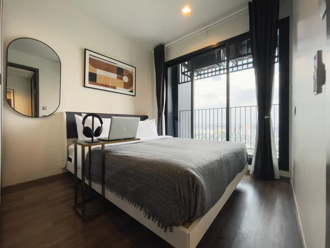 A listing in Phaya Thai & the north
