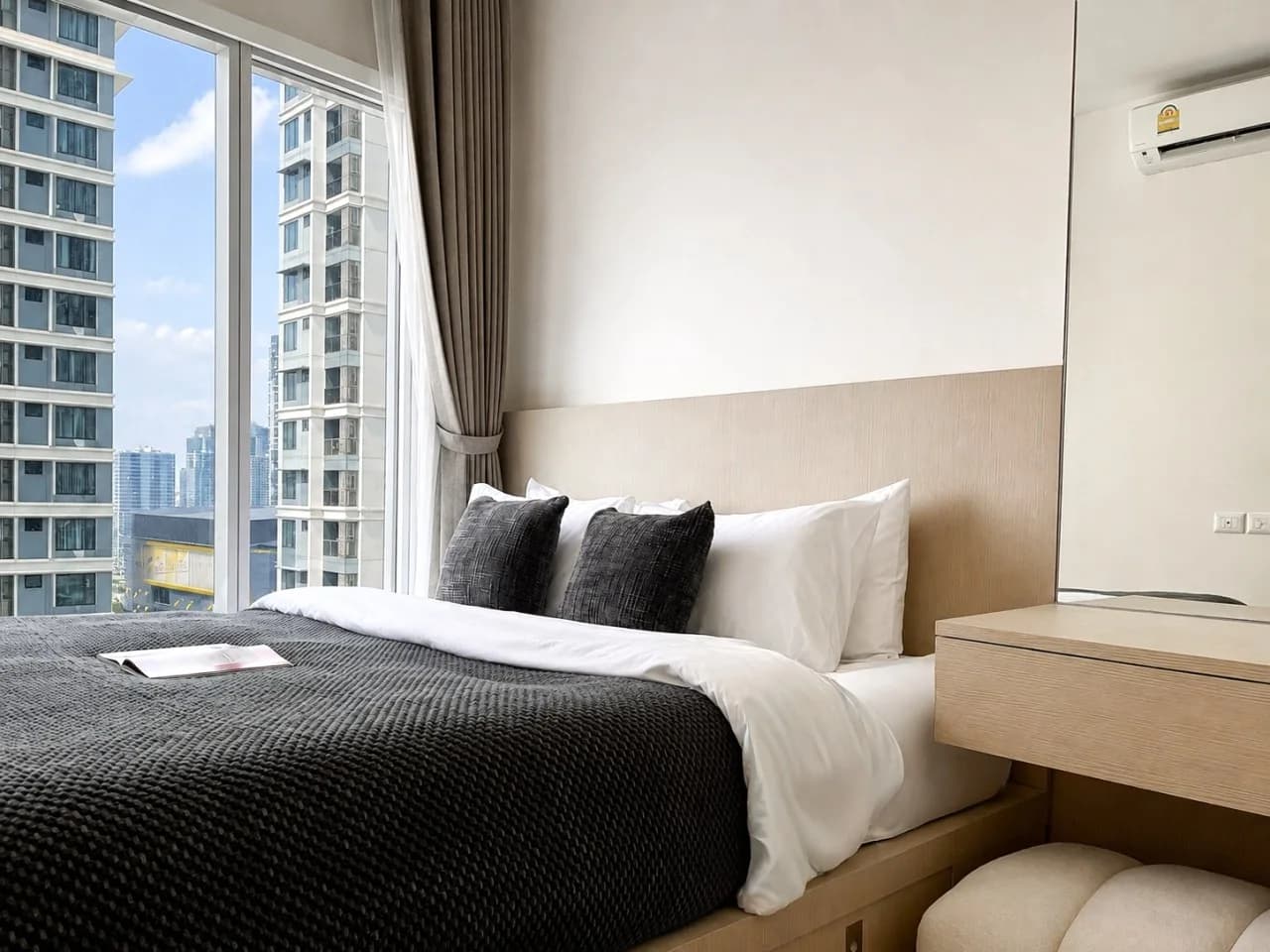 A listing in Phaya Thai & the north