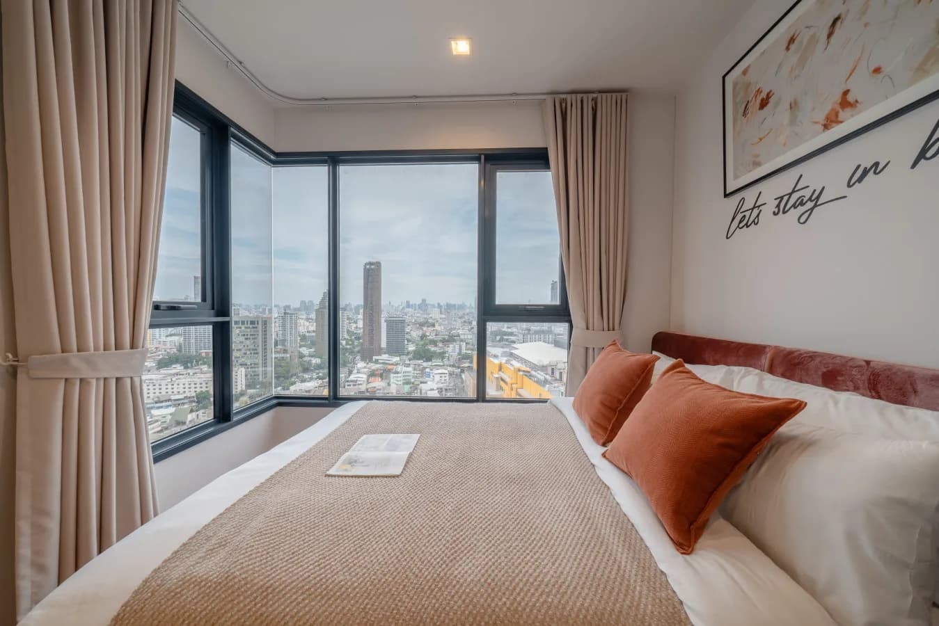 A listing in Phaya Thai & the north