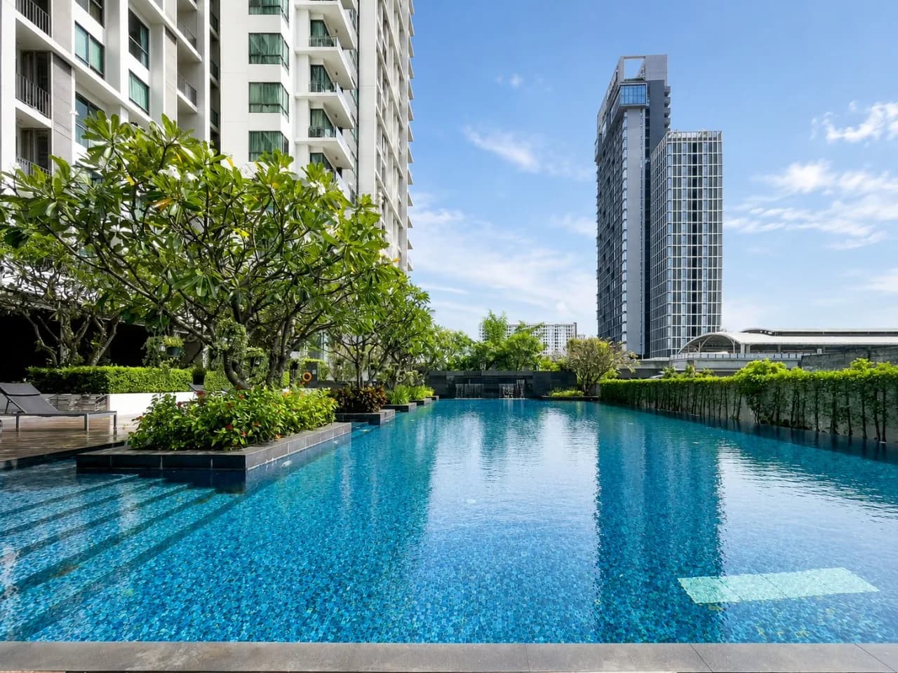 The Room Sukhumvit 62 · BTS Punnawithi Station — photograph 4